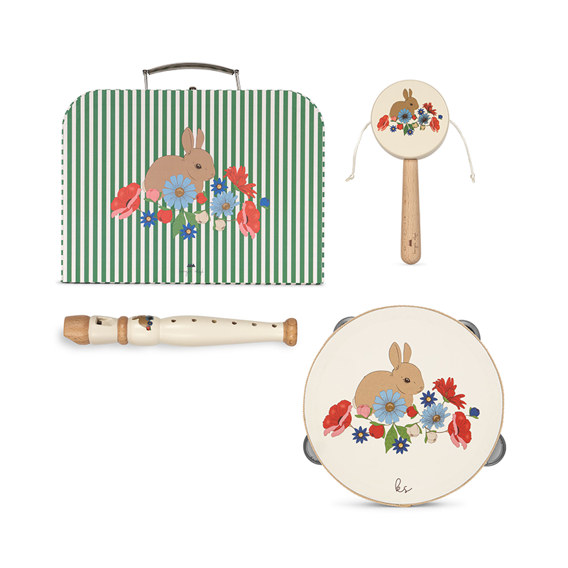 Konges Slojd Musikinstrumente Set aus Holz bestehend aus einem Tamburin, einer Rassel, einer Flöte und einem Aufbewahrungskoffer. 