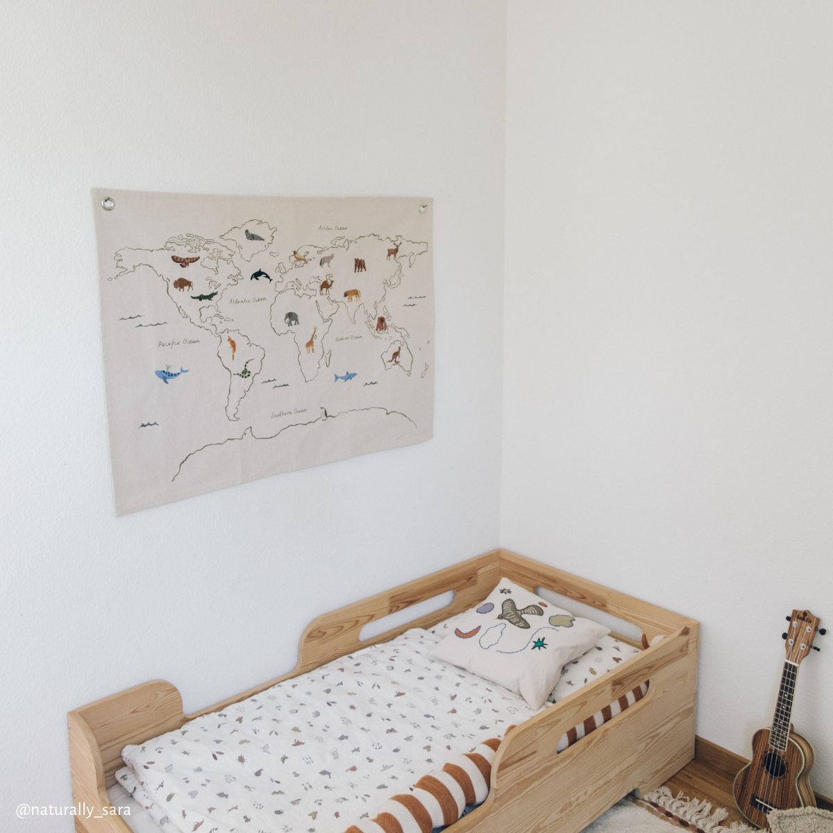 Kissen in Beige mit besticktem Vogel von Ferm Living