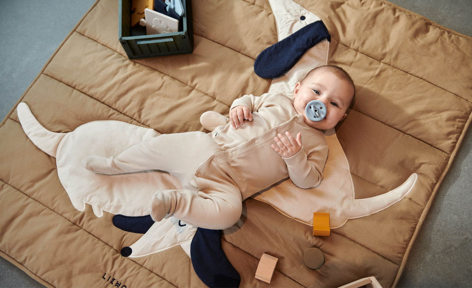 So findest du die richtige Kleidergrösse für dein Baby