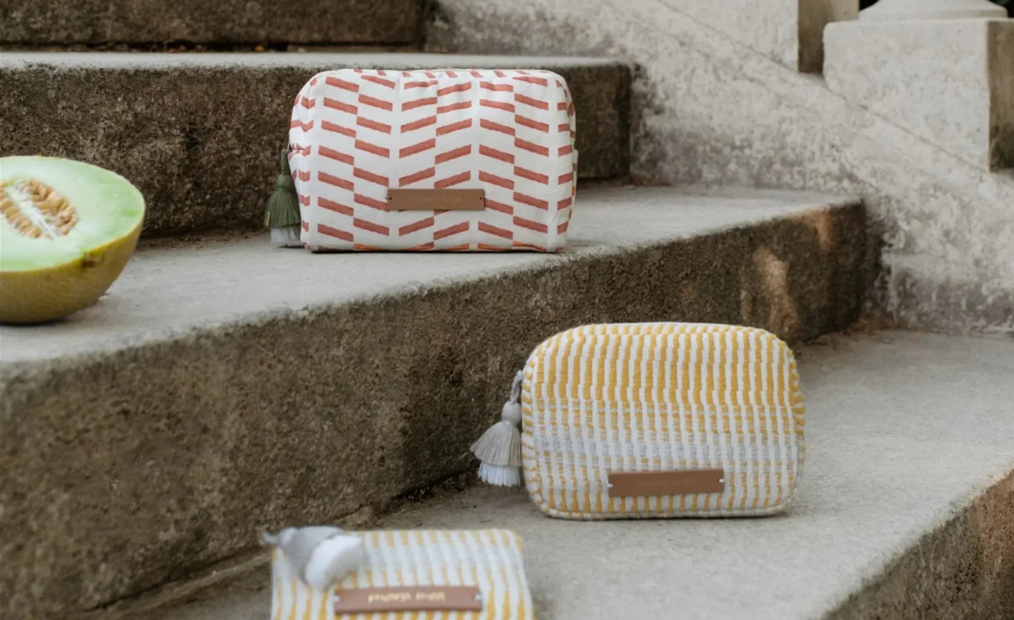 Necessaires
