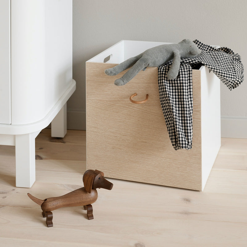 Ausstellungsstück Oliver Furniture  Wood Standregal 5x1 Fächer m. Sockel  Weiss mit Sitzkissen mit Lederriemen und 5 Holzkisten