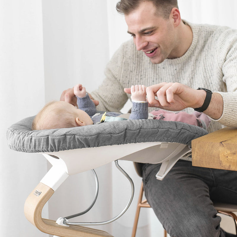 Babyaufsatz in Weiss und wendbarer Matratzenbezug in Grau und Rosa für Nomi HochstuhlBabyaufsatz in Weiss und wendbarer Matratzenbezug in Grau und Blau für Nomi Hochstuhl
