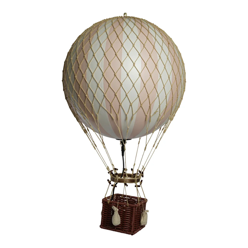 Deko Heissluftballon der im Dunkeln leuchtet in weiss mit sanften Rosa Streifen und mit Korb aus geflochtenem Rattan von Authentic Model.