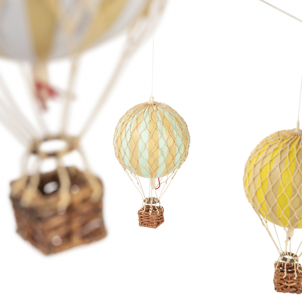 Authentic Models Mobile « Voler dans les cieux » Arc-en-ciel Pastel