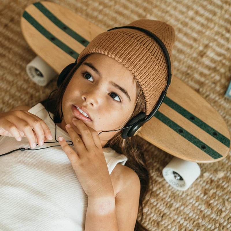 Banwood Skateboard Green von oben mit grünen Streifen