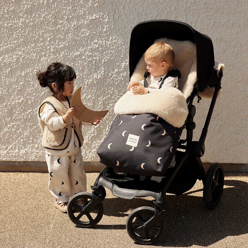 BINIBAMBA  Schaffell Kinderwagen Fusssack 'OZ x Bini' für alle Gurtsysteme Midnight Moon