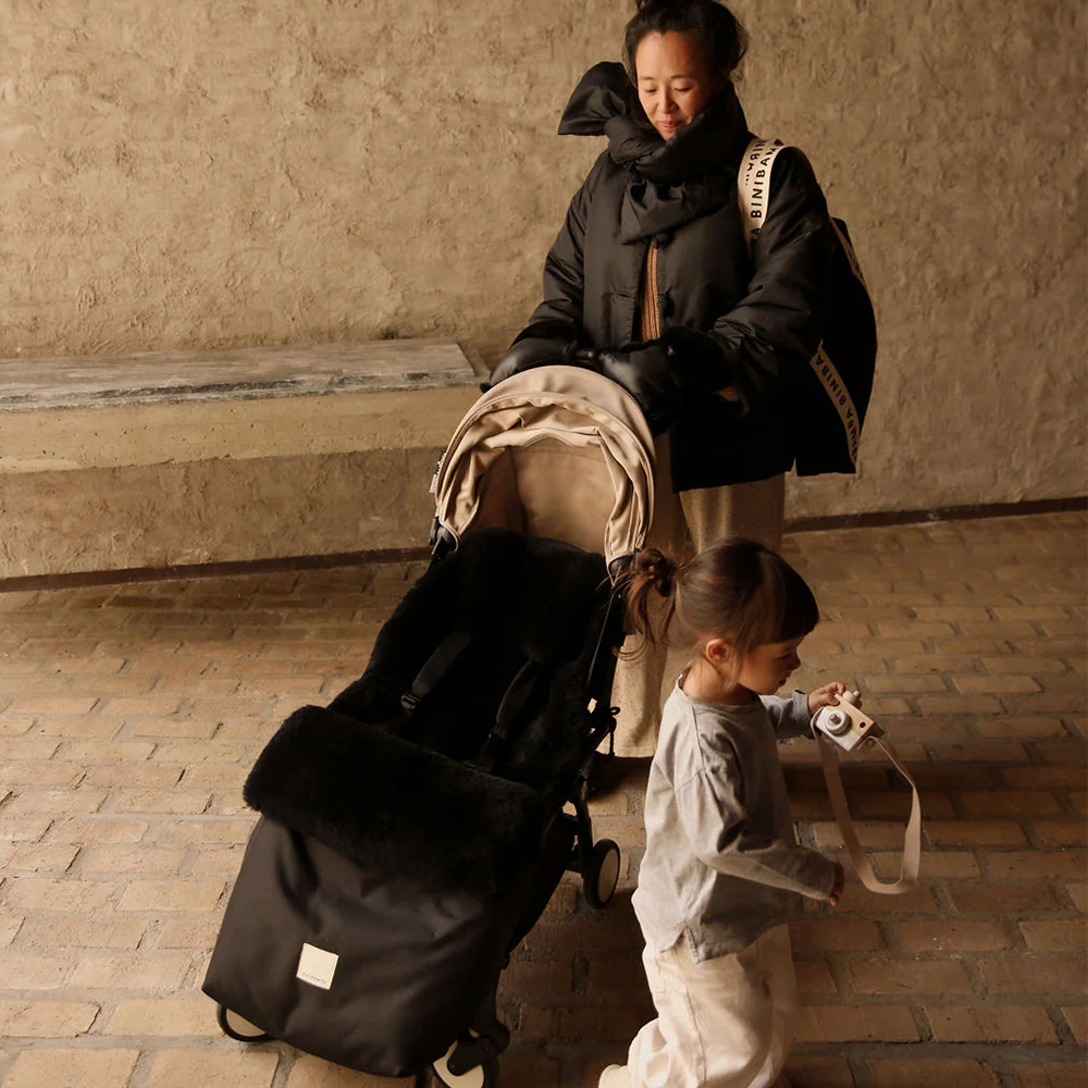 BINIBAMBA  Schaffell Kinderwagen Fusssack für alle Gurtsysteme Noir