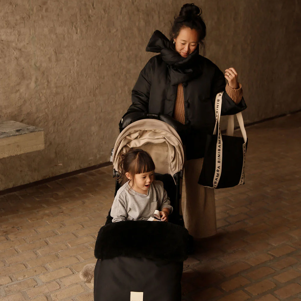BINIBAMBA  Schaffell Kinderwagen Fusssack für alle Gurtsysteme Noir