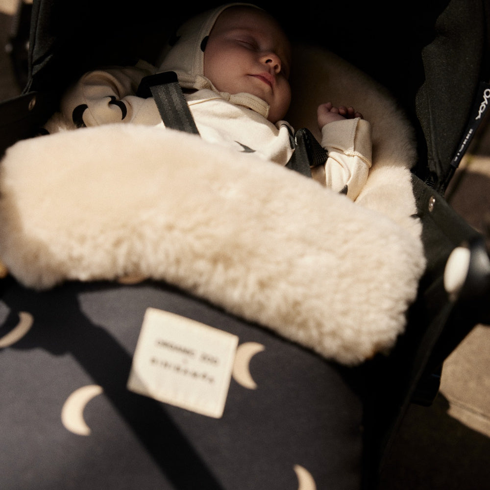 BINIBAMBA  Schaffell Kinderwagen Fusssack 0 bis 6 Monate 'OZ x Bini' Midnight Moon
