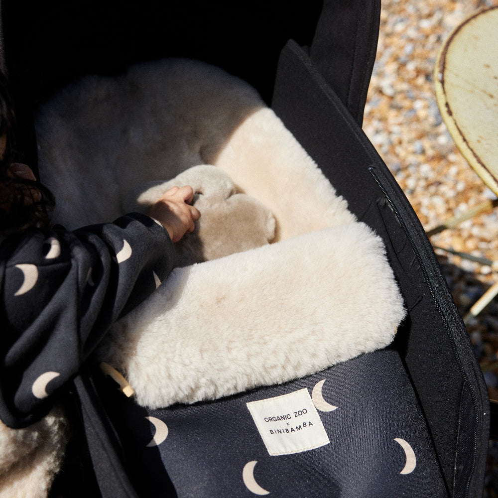 BINIBAMBA  Schaffell Kinderwagen Fusssack 0 bis 6 Monate 'OZ x Bini' Midnight Moon