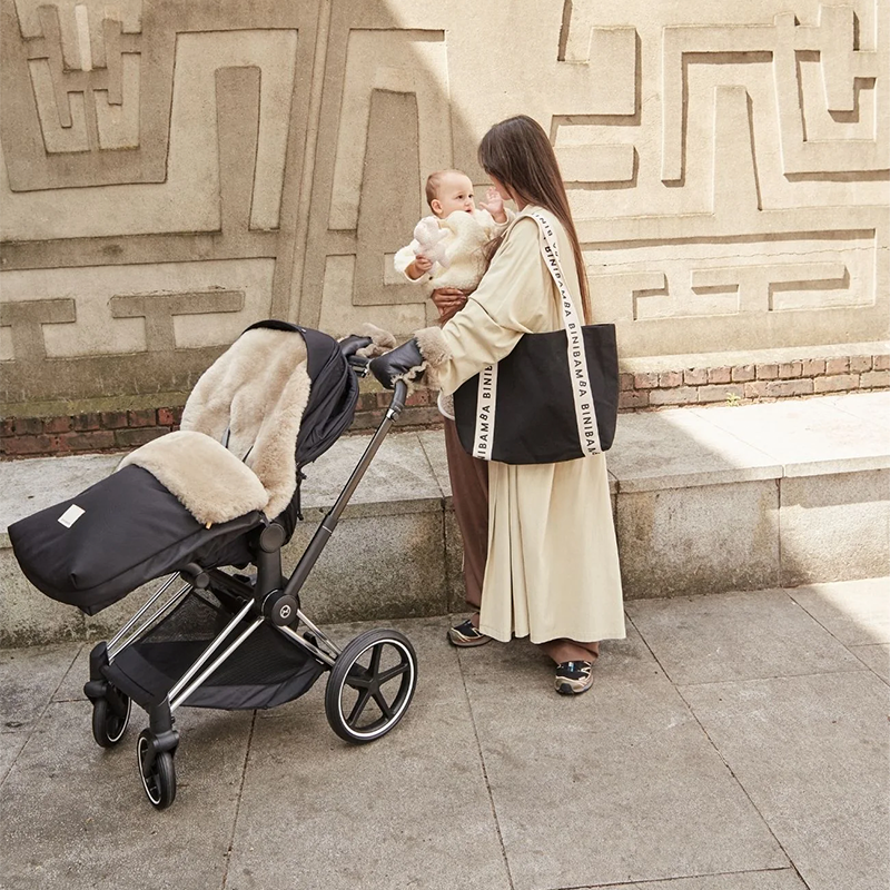 BINIBAMBA  Schaffell Kinderwagen Fusssack für alle Gurtsysteme Toast