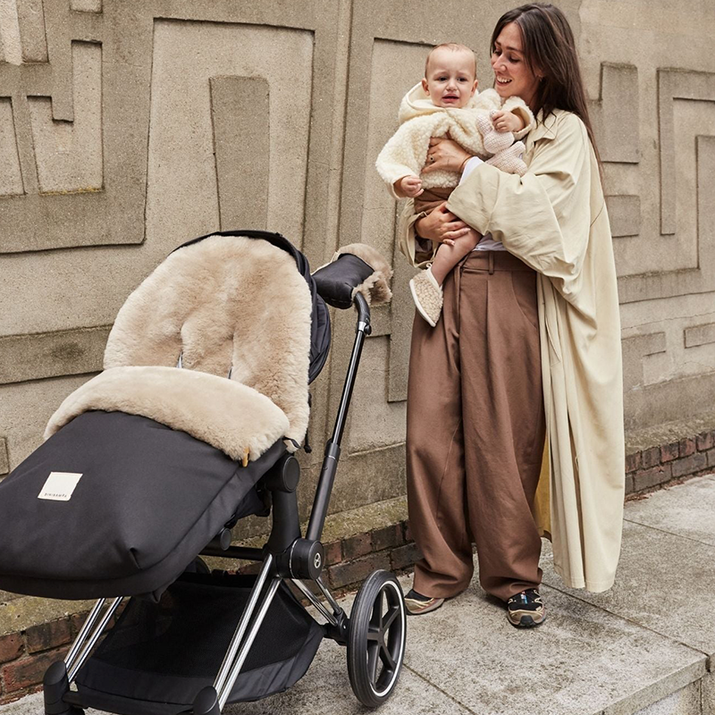 BINIBAMBA  Schaffell Kinderwagen Fusssack für alle Gurtsysteme Toast