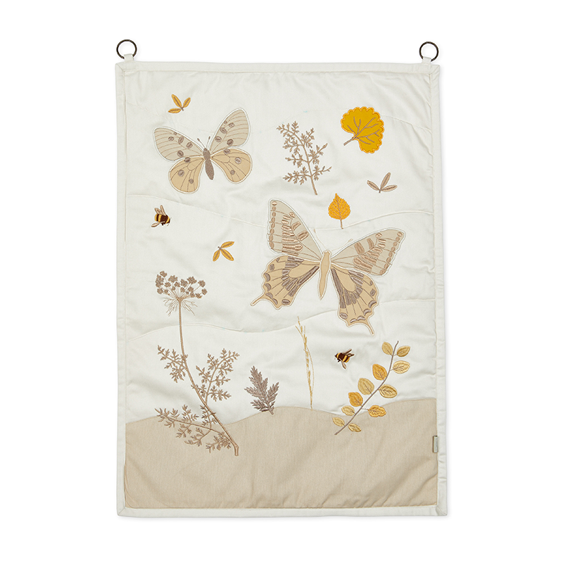 Wandteppich für Kinder in Beige mit Blumen und Schmetterlingsmotive von Cam Cam Copenhagen.