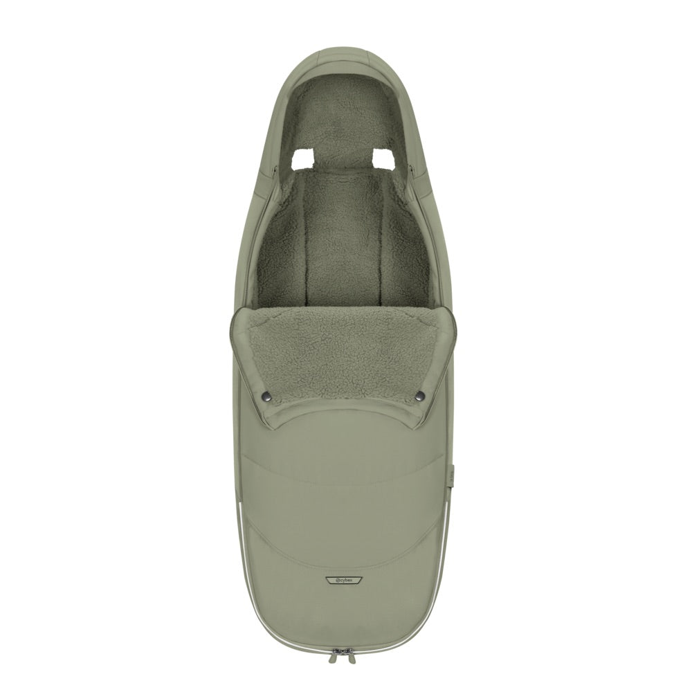 Cybex Fusssack Sage Green geöffnet auf unterster Stufe
