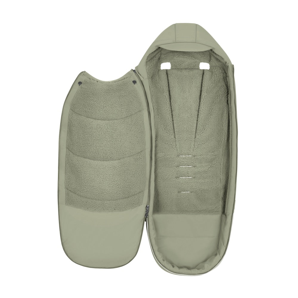 Cybex Fusssack in Sage Green ganz geöffnet