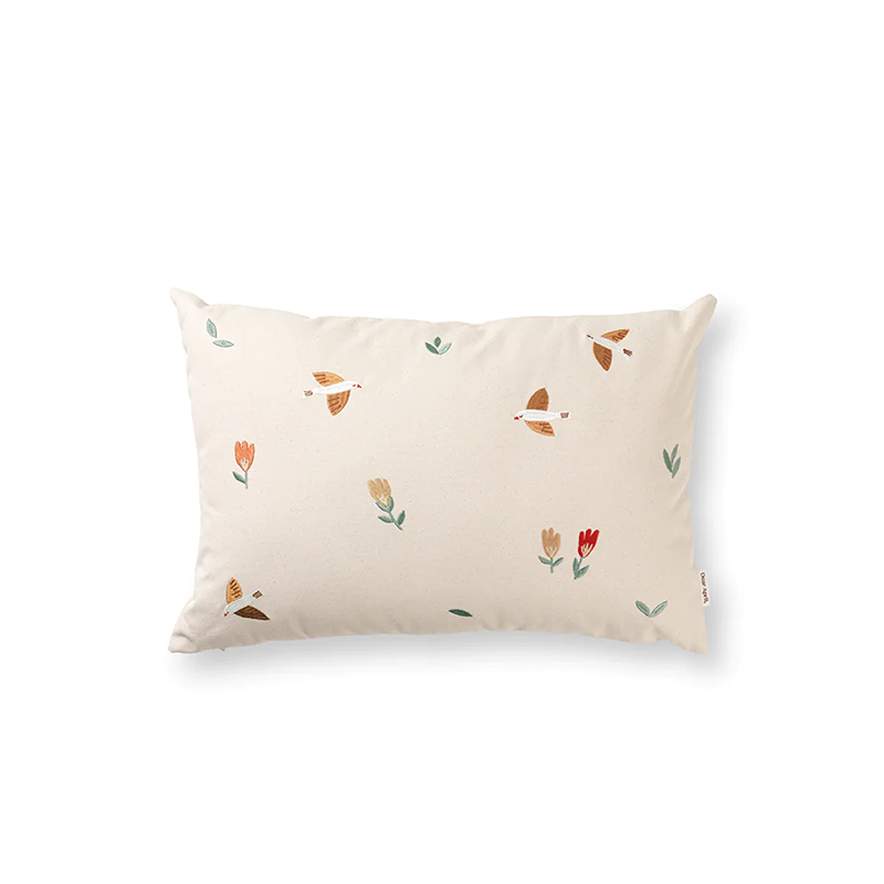 Dear April besticktes Kissen in der Grösse 70 x 50 cm. 