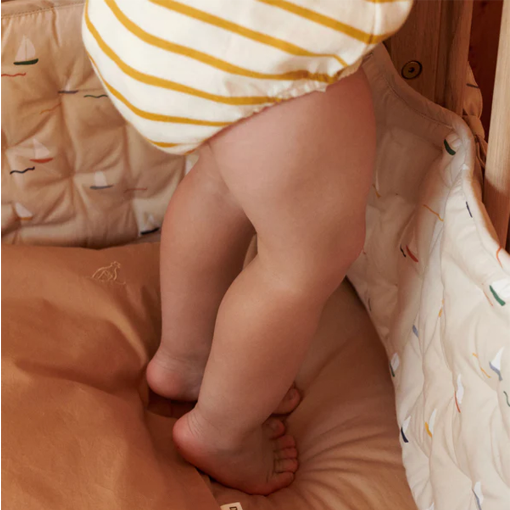 Dear April Bettnestchen 'Nori' Pond Boats