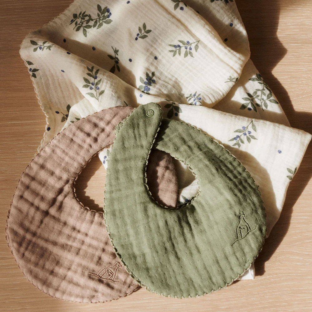 Dear April Musselin Lätzchen 2er-Set 'Koa' Forest Green/Little Mouse