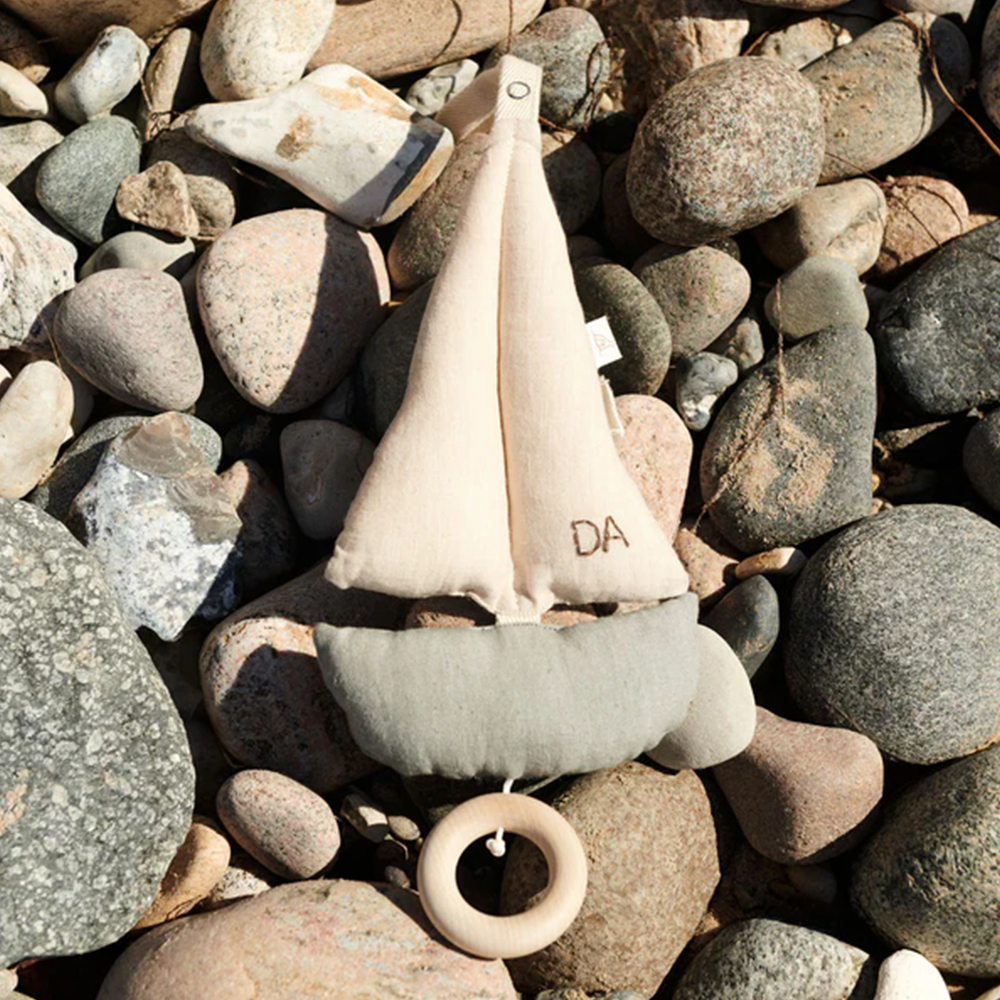 Dear April Spieluhr Segelboot 'Pondus' Blau/Off-White