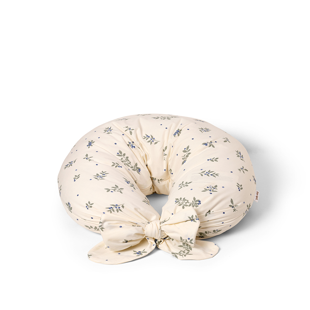 Dear April Stillkissen mit langen Bändern 'Nami' Blueberries - Online MY SNOWFLAKE