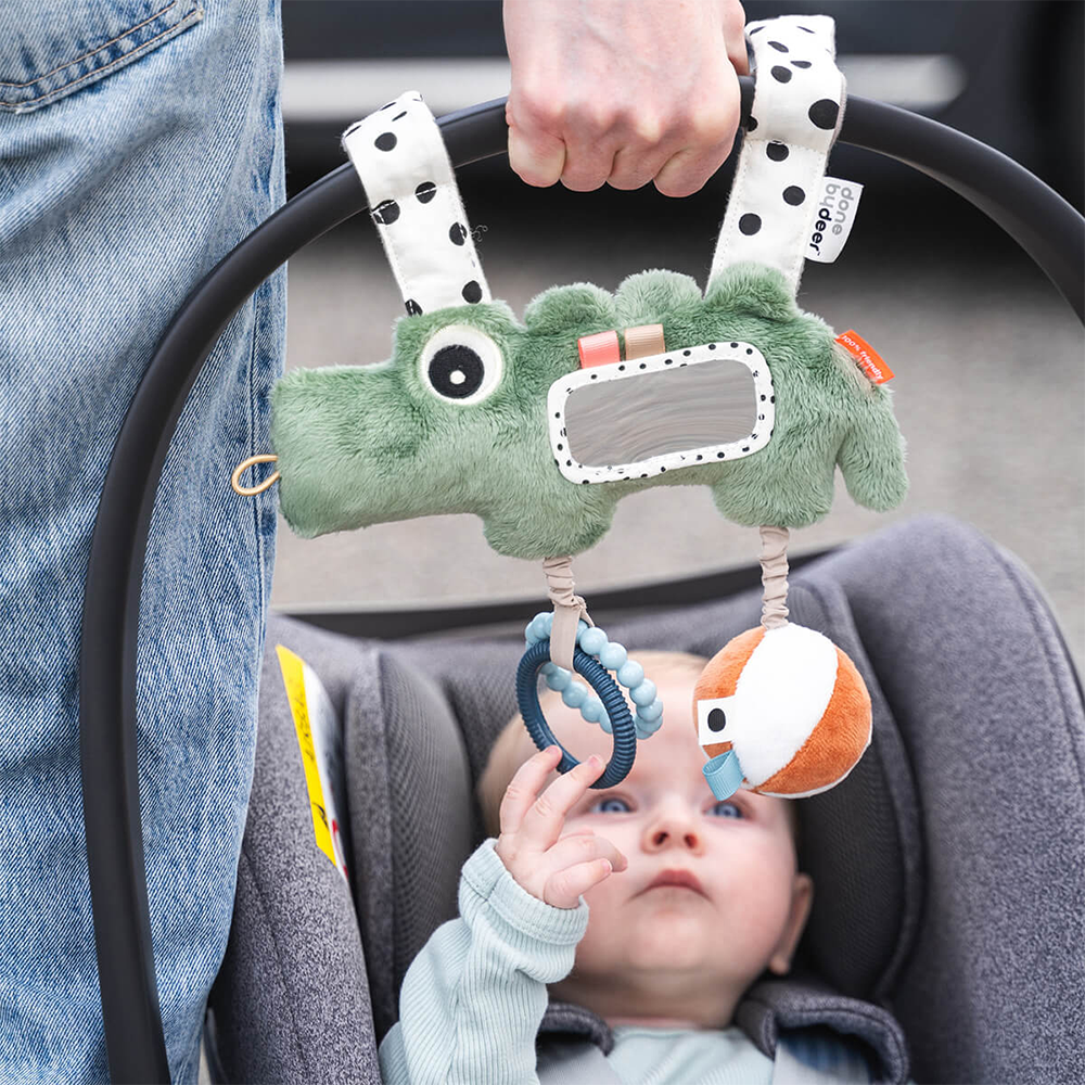 Done by Deer Hängespielzeug 'Croco' Grün - Online MY SNOWFLAKE