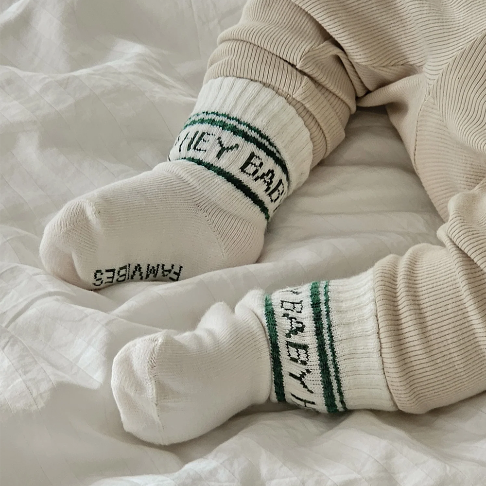 Famvibes Baby Socken &#39;Hey Baby&#39; Grün
