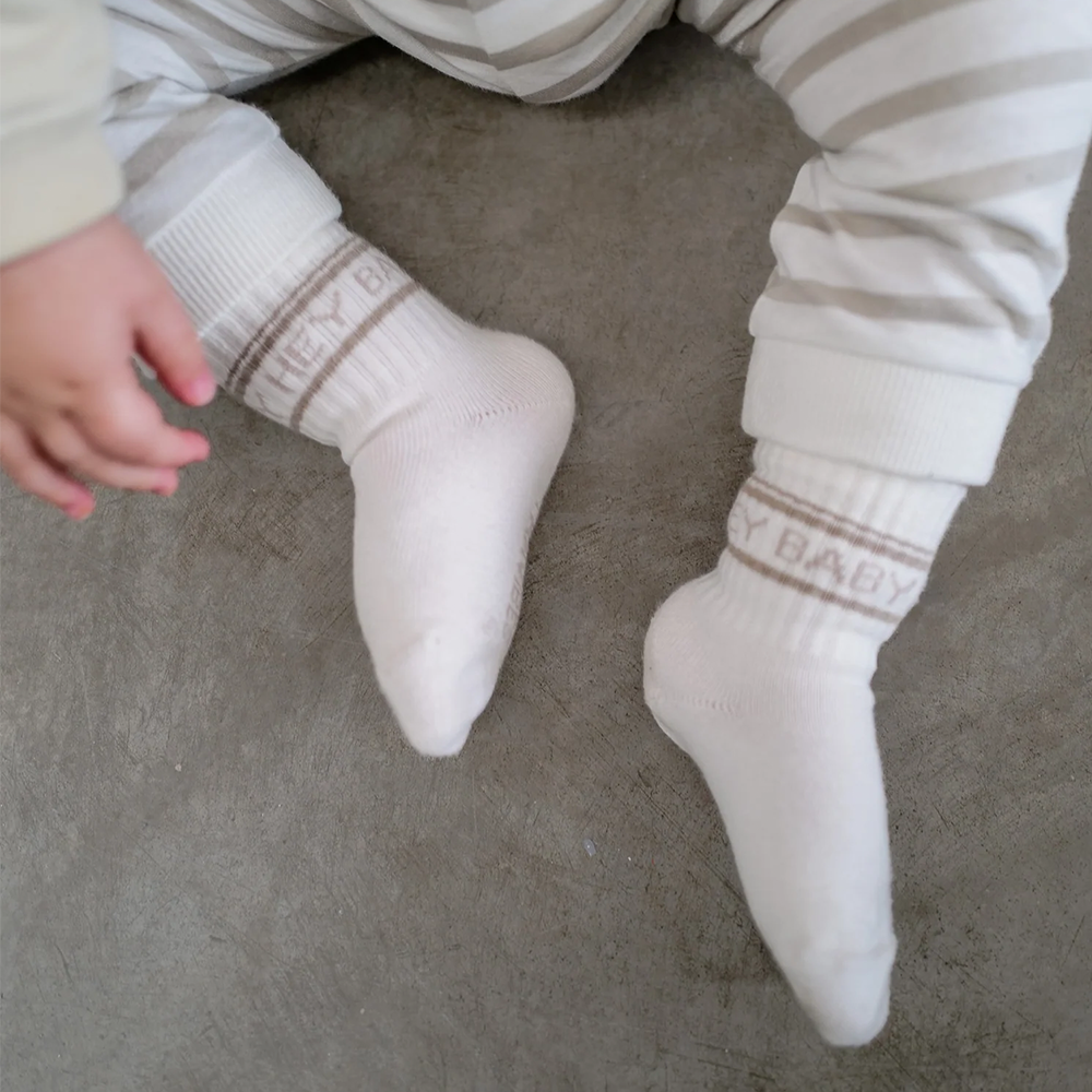 Famvibes Baby Socken &#39;Hey Baby&#39; Beige