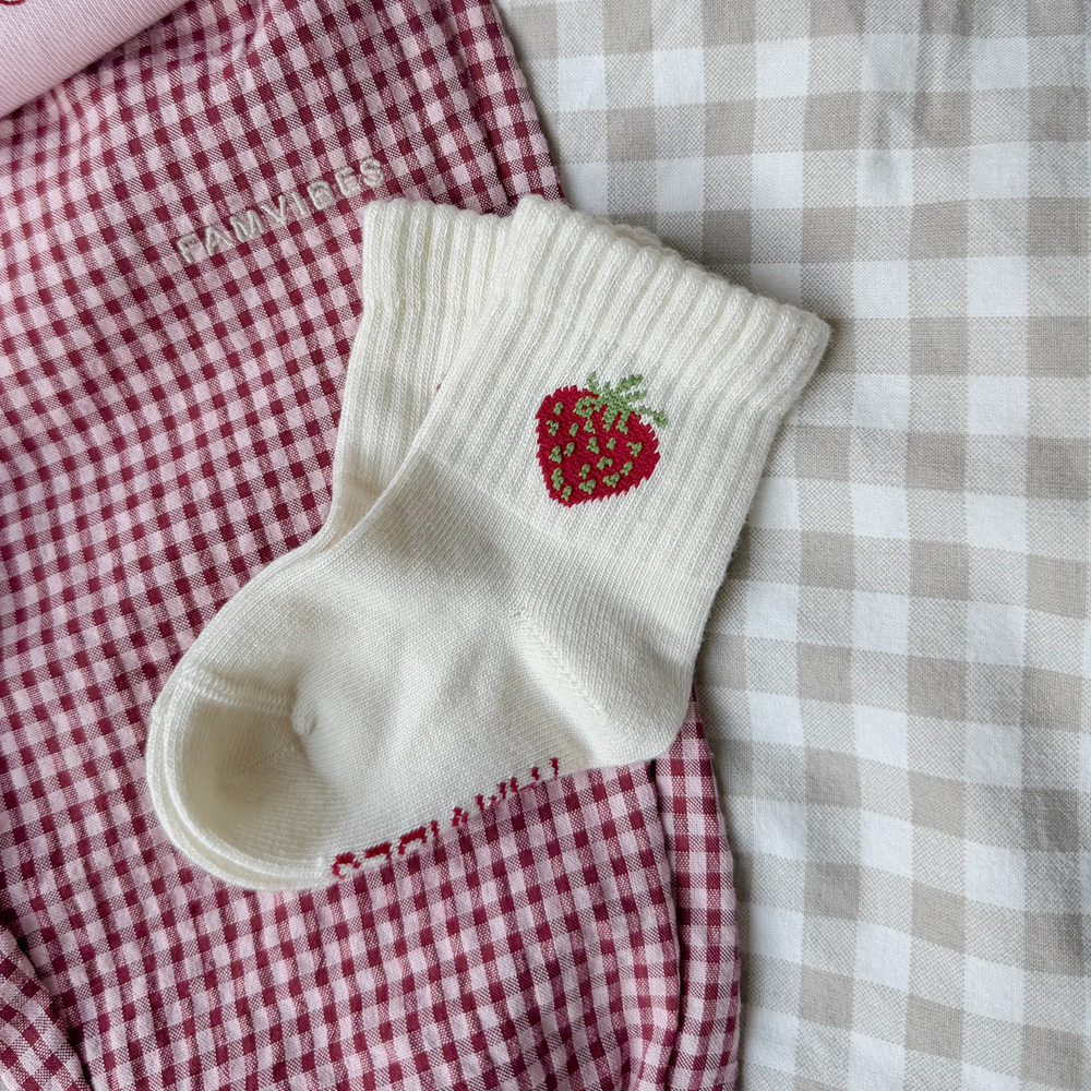 Famvibes Socks for Kids Strawberry Milk