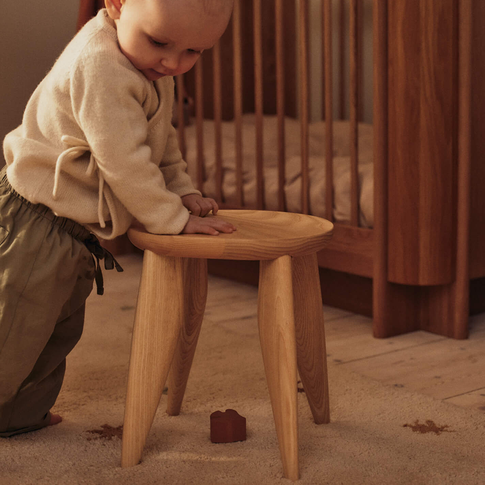 Ferm Living Tabouret pour enfant « Feve » Frêne naturel