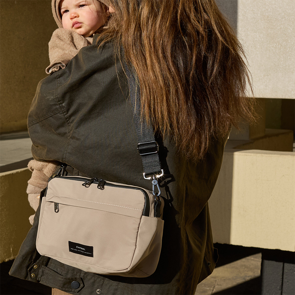 Finnsøn  Eco Kinderwagen Organizer mit Kinderwagenclips 'FRIDA' Taupe
