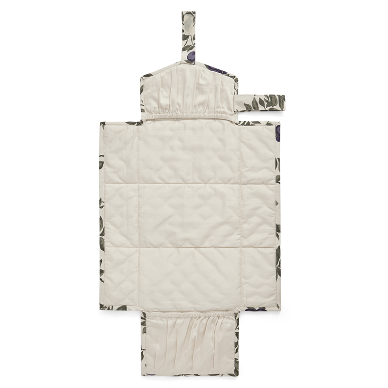 Wickelunterlage für unterwegs aufgefaltet von Garbo&Friends.