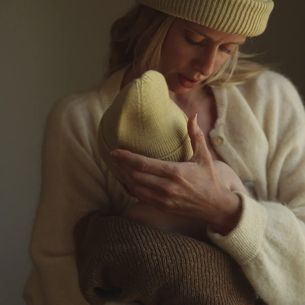 Hvid Newborn Beanie Fonzie Light Yellow