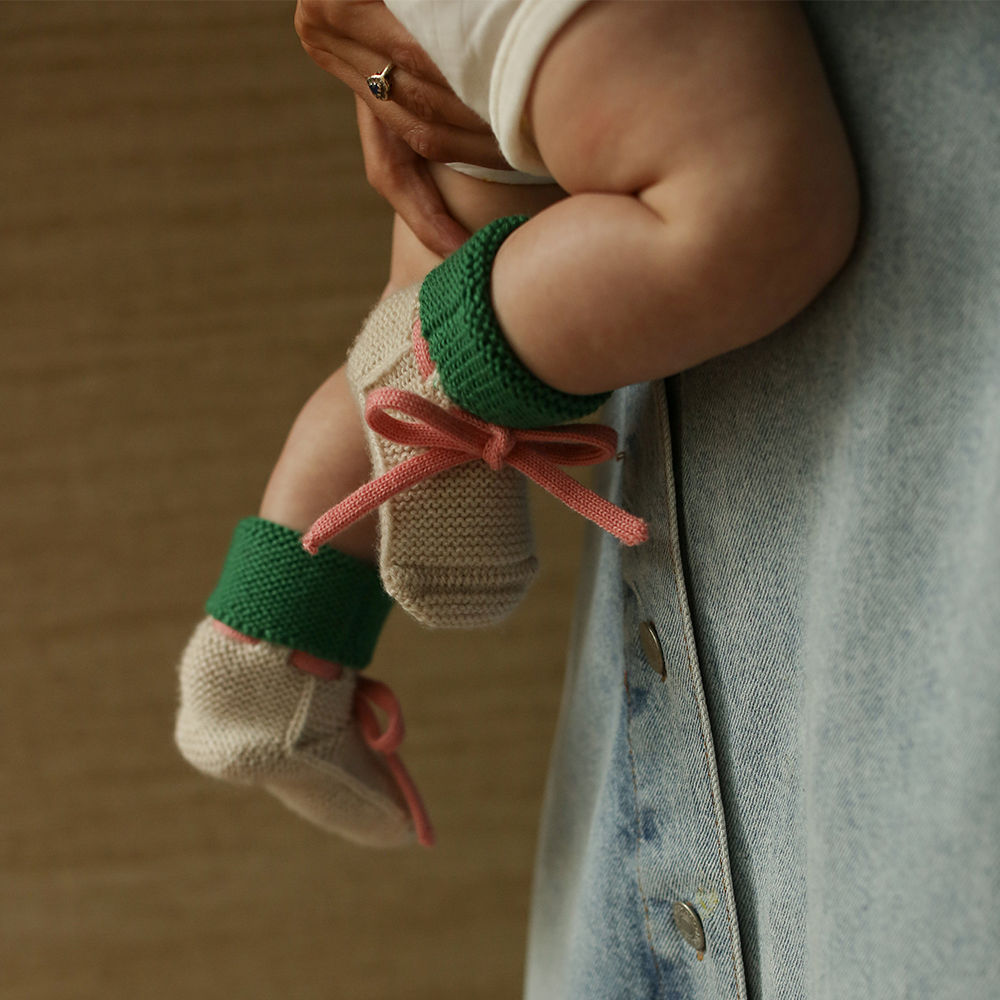 Hvid  Baby Strickschuhe Booties  Cotton Cream/Grass