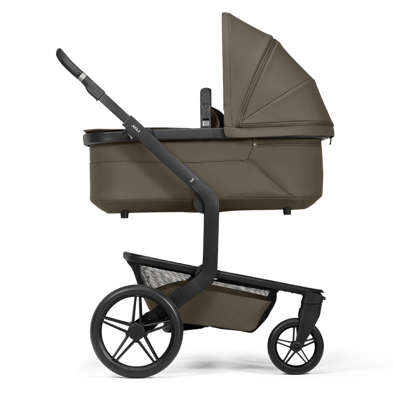 Kinderwagen Joolz Day 5 mit Wanne in der Farbe Hazel Brown von Joolz. 