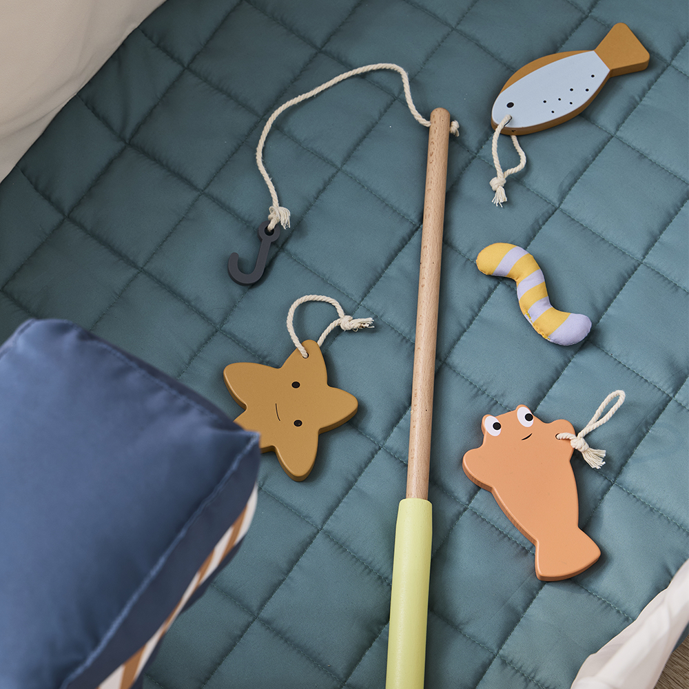 Kids Concept Fischerboot aus Stoff mit Angelset