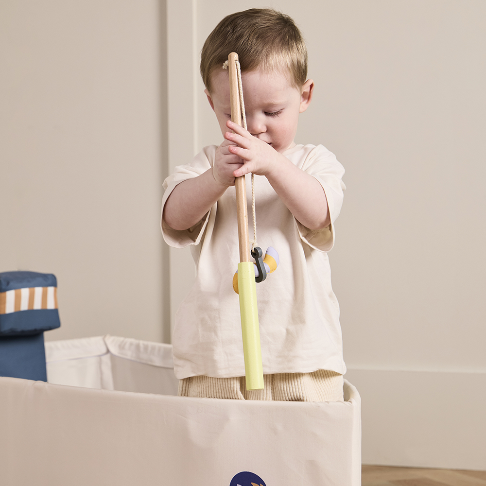Kids Concept Fischerboot aus Stoff mit Angelset