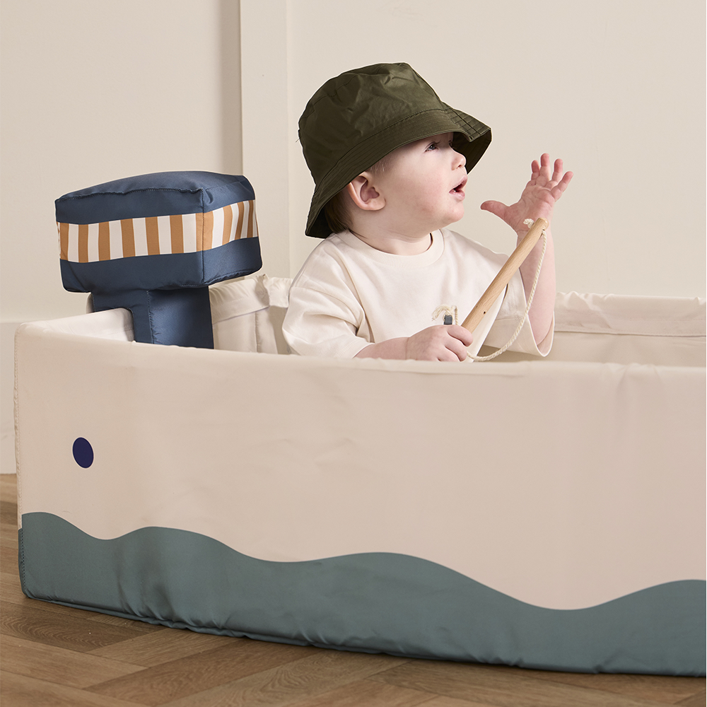Kids Concept Fischerboot aus Stoff mit Angelset