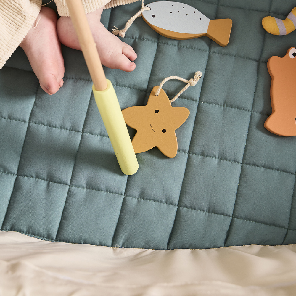 Kids Concept Fischerboot aus Stoff mit Angelset