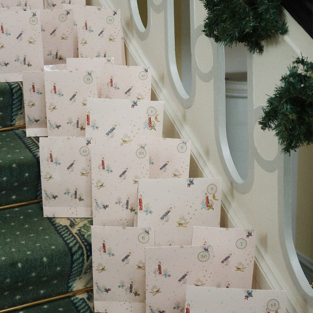 Konges Sløjd Adventskalender mit 24 Überraschungen Beige