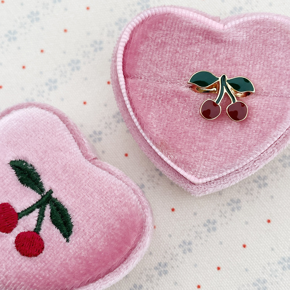 Konges Sløjd Ring mit Schatulle 'Love Rings' Cherry