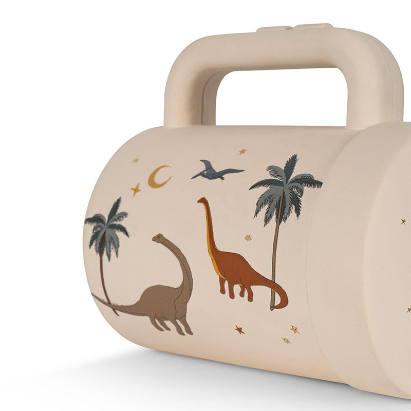 Projektor-Taschenlampe für Kinder mit Dinomotiven von Konges Slojd. Nahaufnahme vom Dinomotiv.