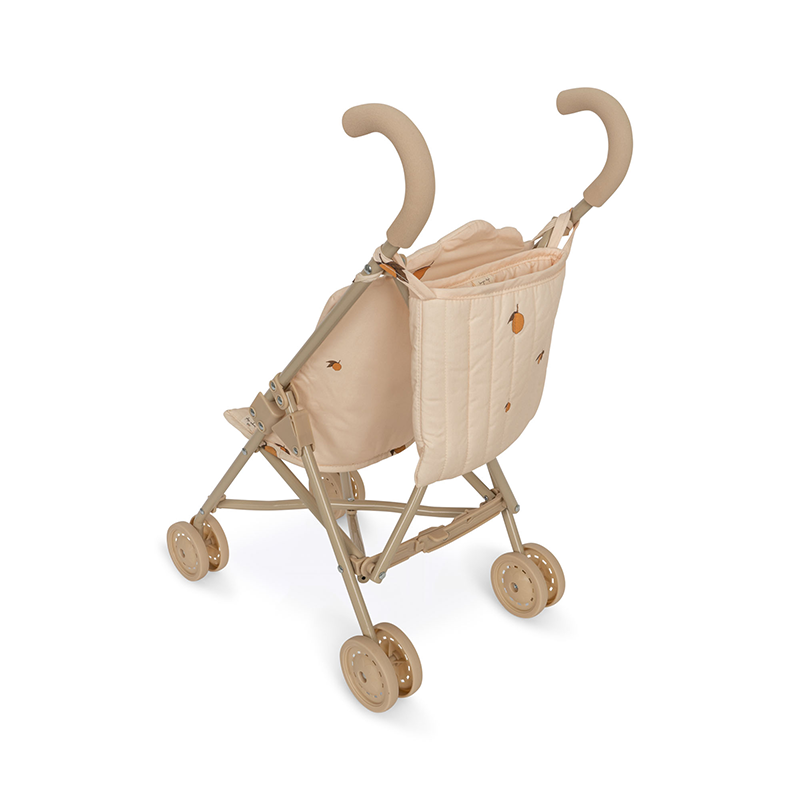 Puppen-Buggy mit Zitronenmuster von Konges Slojd von hinten.