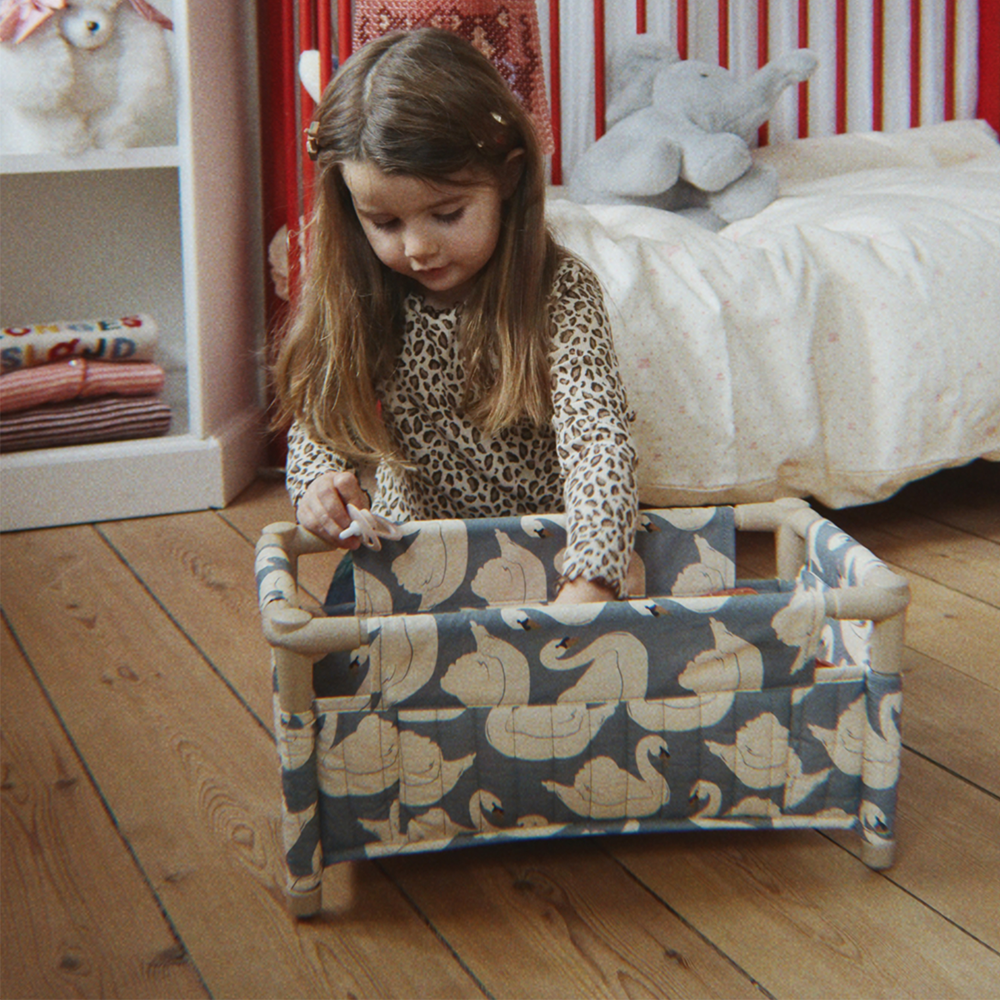 Konges Sløjd Doll Travel Bed Swan
