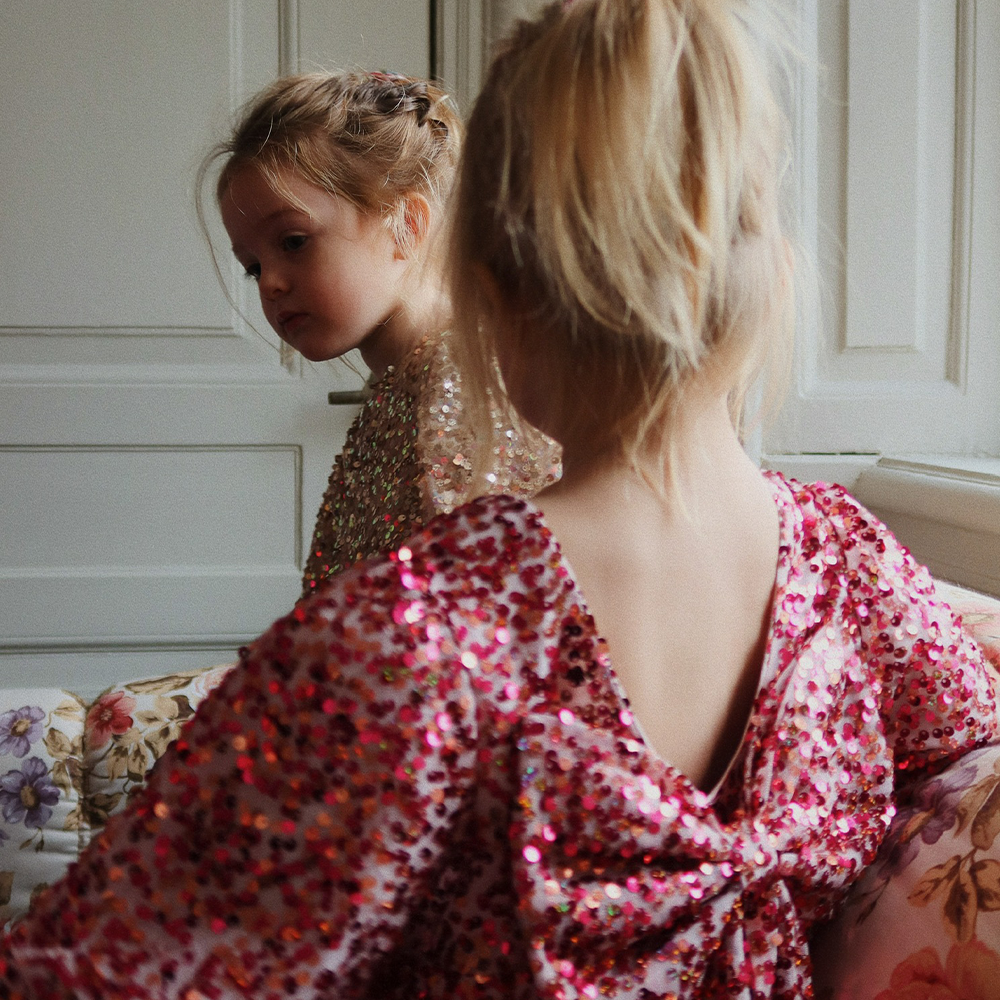 Konges Sløjd Pailletten-Kleid 'Lila Bow' Sparkling Sangria