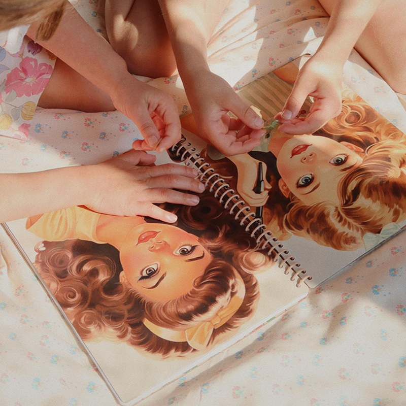 Konges Sløjd Stickeralbum 'Glam Me Up'