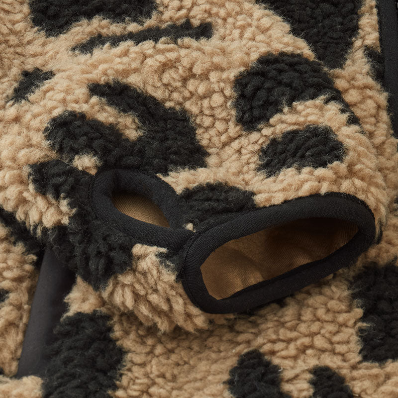 Daumenloch der Sherpa Jacke &quot;Nolan&quot; in stylischem Leo Print von Liewood