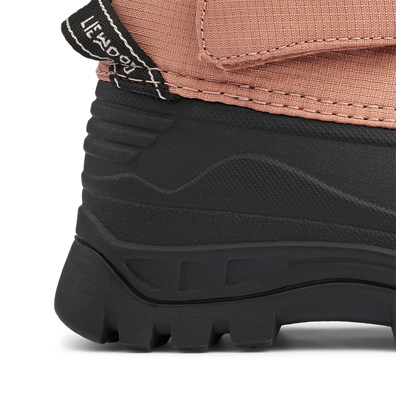 Winterstiefel für Kinder in Rosa von Liewood. Nahaufnahme von unten.