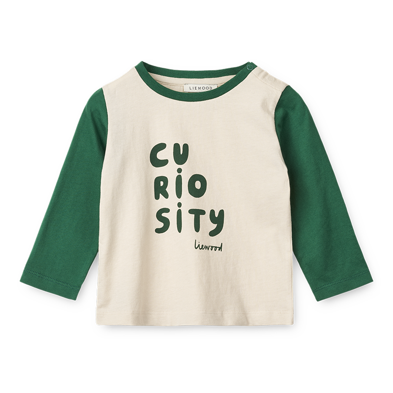 Langarm Shirt für Babys in Beige mit grünen Ärmeln und grünem Print von Liewood.