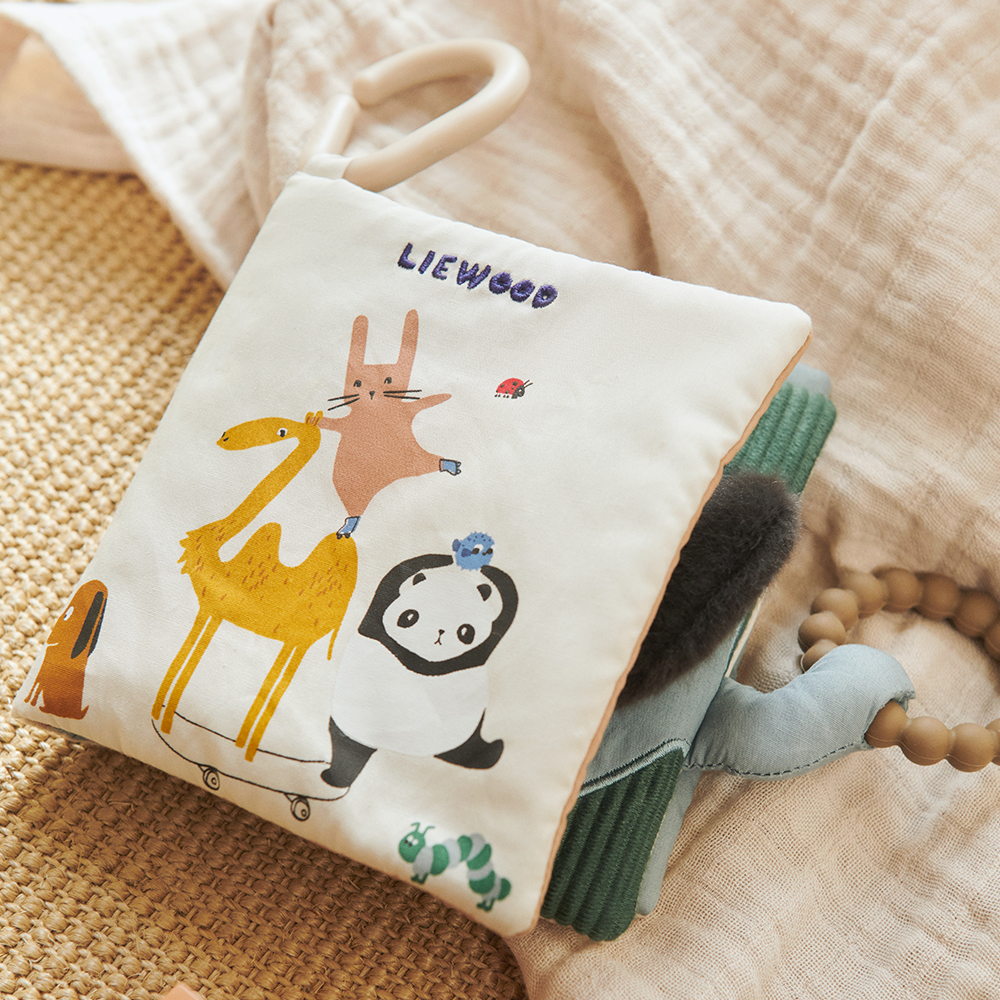 Liewood Fabric Book 'Feyla' Around the World/Sandy