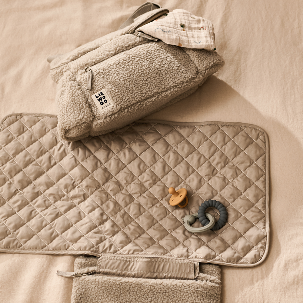 Liewood Pouch mit Wickelunterlage für unterwegs 'Dina' Mist